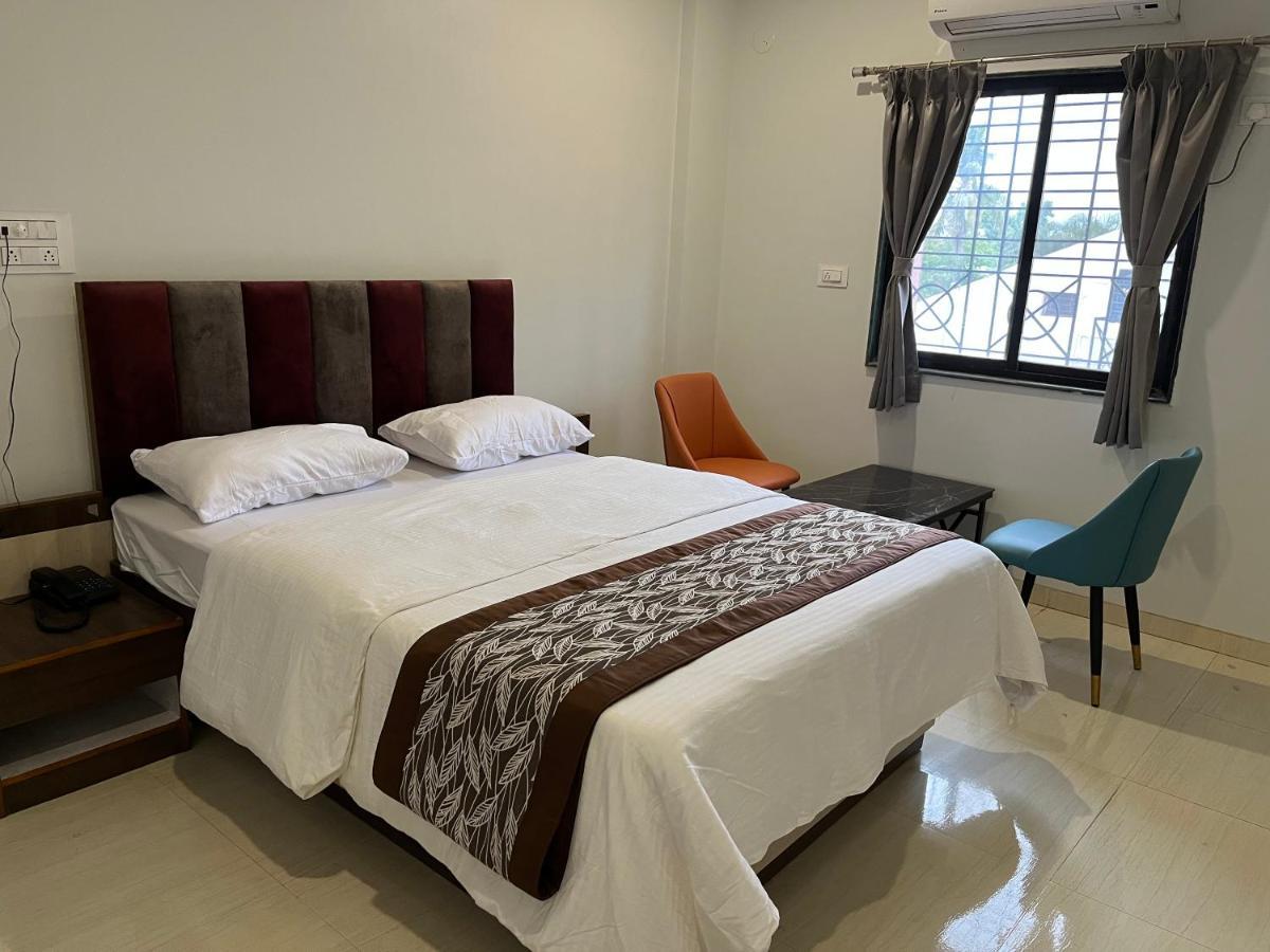 Hotel Jeet Paradise Phaltan Exterior photo