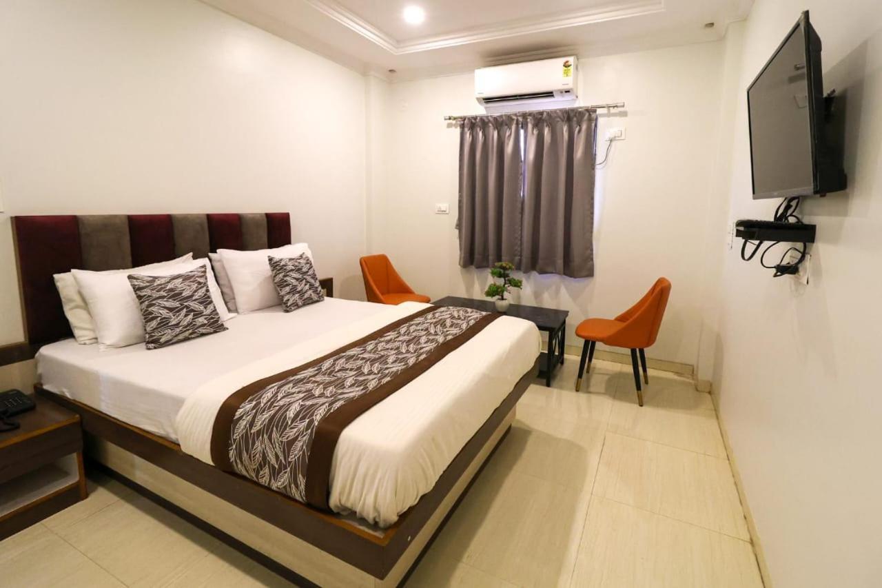 Hotel Jeet Paradise Phaltan Exterior photo